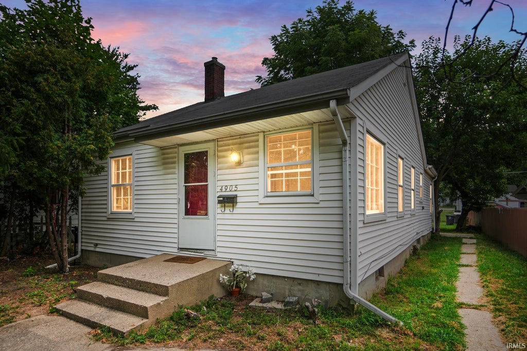 Photo of 4905 Buell Drive, Fort Wayne, IN 46807 (MLS # 202629501)