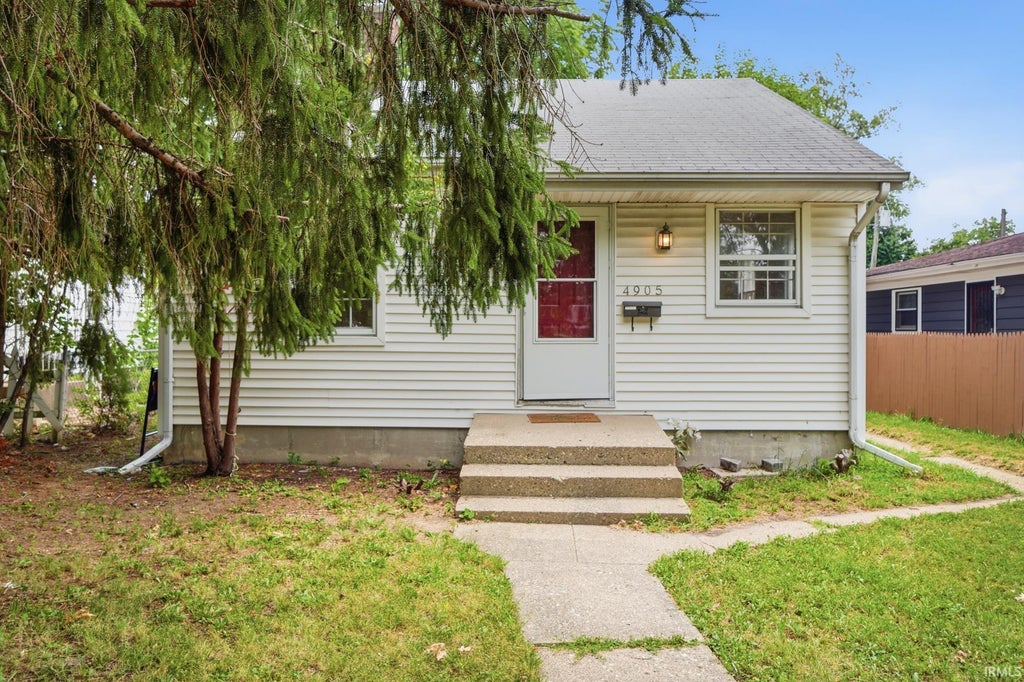 Photo of 4905 Buell Drive, Fort Wayne, IN 46807 (MLS # 202629501)