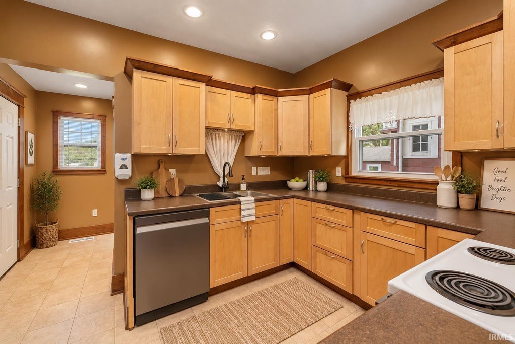 Photo of 520 N Riley Street, Kendallville, IN 46755 (MLS # 202638643)