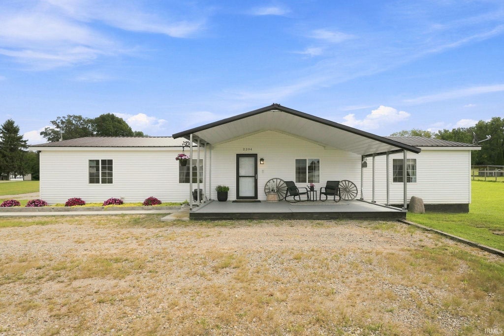 Photo of 2394 S 400 W, Warsaw, IN 46580 (MLS # 202636048)