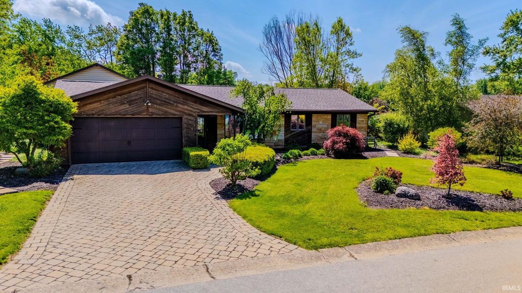 Photo of 631 Crown Hill Drive, Wabash, IN 46992 (MLS # 202619181)