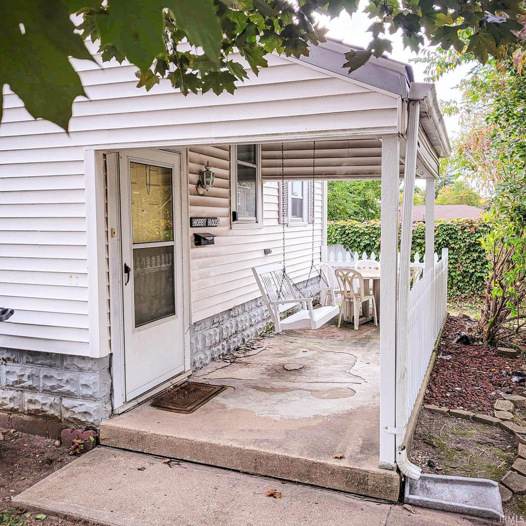 Photo of 1111 E 7th Street, Anderson, IN 46012 (MLS # 202610299)