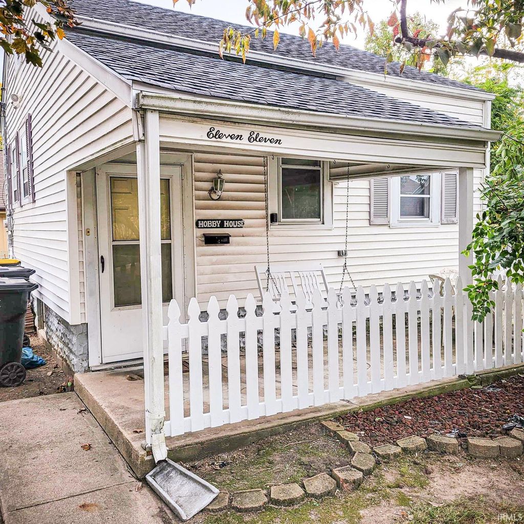 Photo of 1111 E 7th Street, Anderson, IN 46012 (MLS # 202610299)