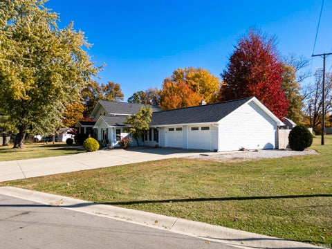 Photo of 201 S Smith Street, Hartford City, IN 47348 (MLS # 202644834)