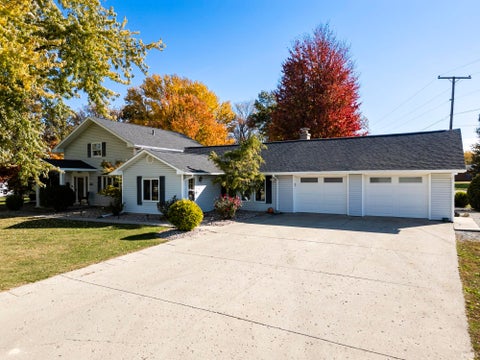 Tiny photo for 201 S Smith Street, Hartford City, IN 47348 (MLS # 202644834)