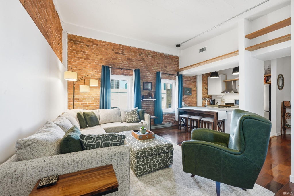 Photo of 112 W Washington Boulevard #435, Fort Wayne, IN 46802 (MLS # 202644117)