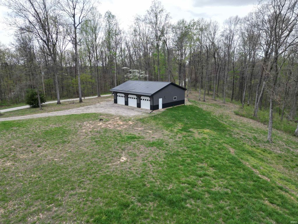 Photo of 9045 E Pine Road Common, Bloomfield, IN 47424 (MLS # 202614877)