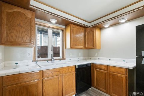 Tiny photo for 721 E MARKLAND Avenue, Kokomo, IN 46902 (MLS # 202520194)