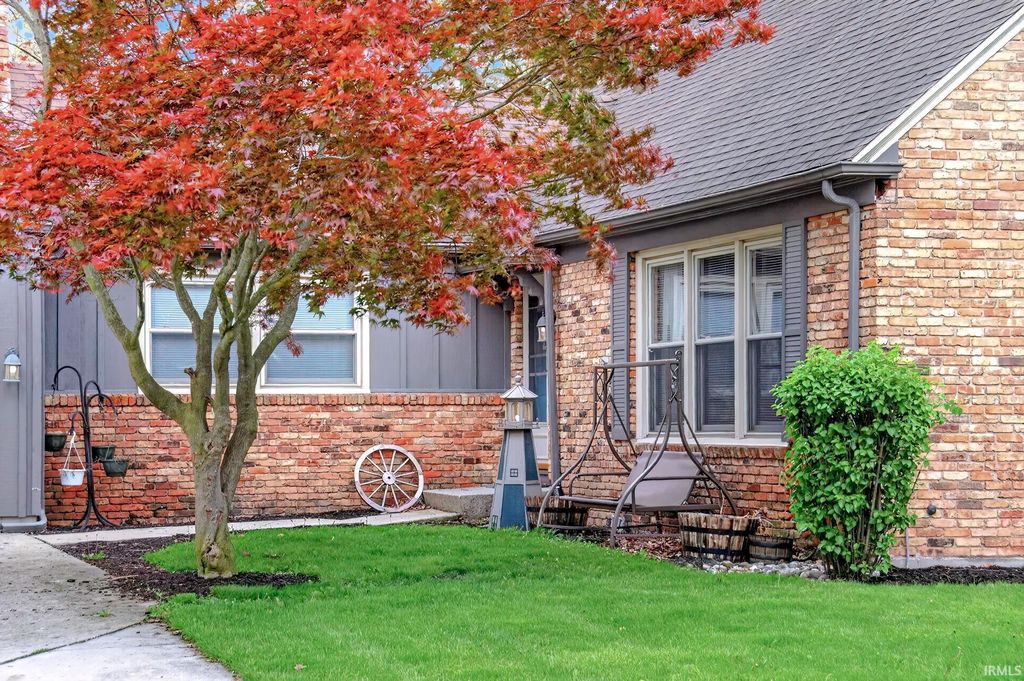 Photo of 3712 Blueridge Lane, Fort Wayne, IN 46815 (MLS # 202615695)