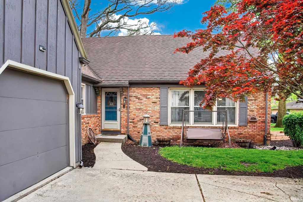 Photo of 3712 Blueridge Lane, Fort Wayne, IN 46815 (MLS # 202615695)