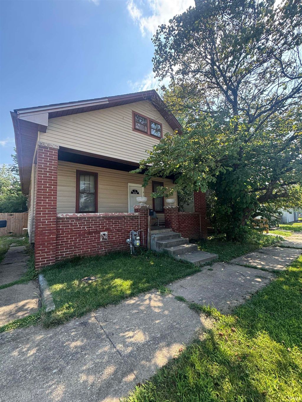 Photo of 615 E Florida Avenue, Evansville, IN 47711 (MLS # 202628128)
