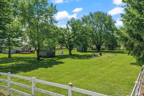Tiny photo for 9967 N County Road 800 Road, Daleville, IN 47334 (MLS # 202615425)