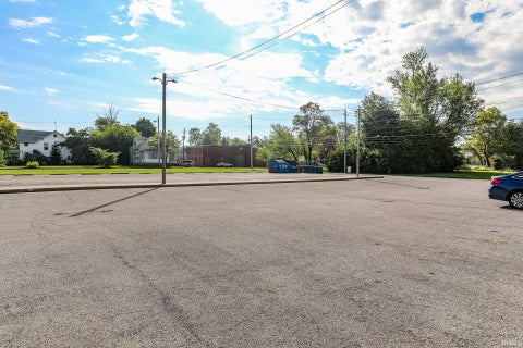 Tiny photo for 1915 S Calhoun Street, Fort Wayne, IN 46802 (MLS # 202637985)