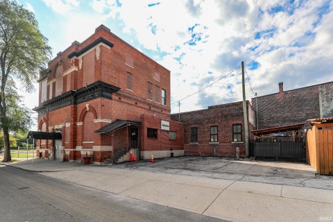 Tiny photo for 1915 S Calhoun Street, Fort Wayne, IN 46802 (MLS # 202637985)