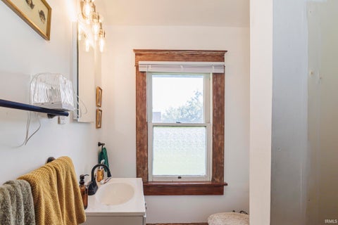 Tiny photo for 1007 E Main Street, Muncie, IN 47305 (MLS # 202635185)