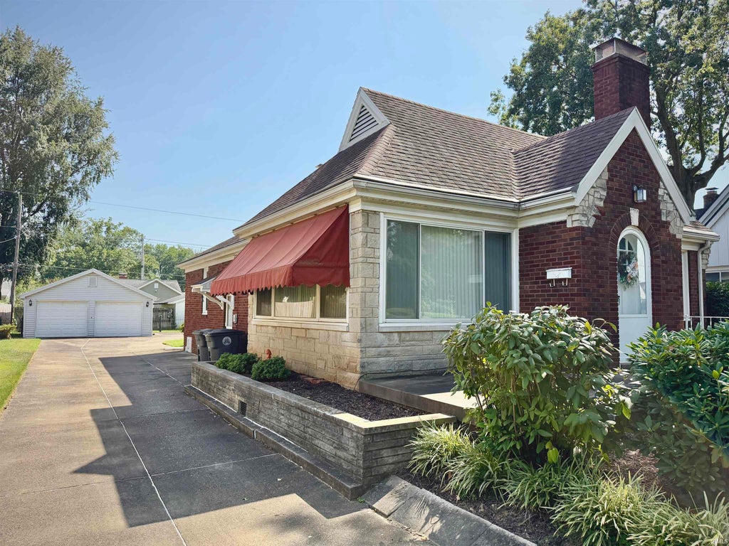 Photo of 3103 E Mulberry Street, Evansville, IN 47714 (MLS # 202633976)