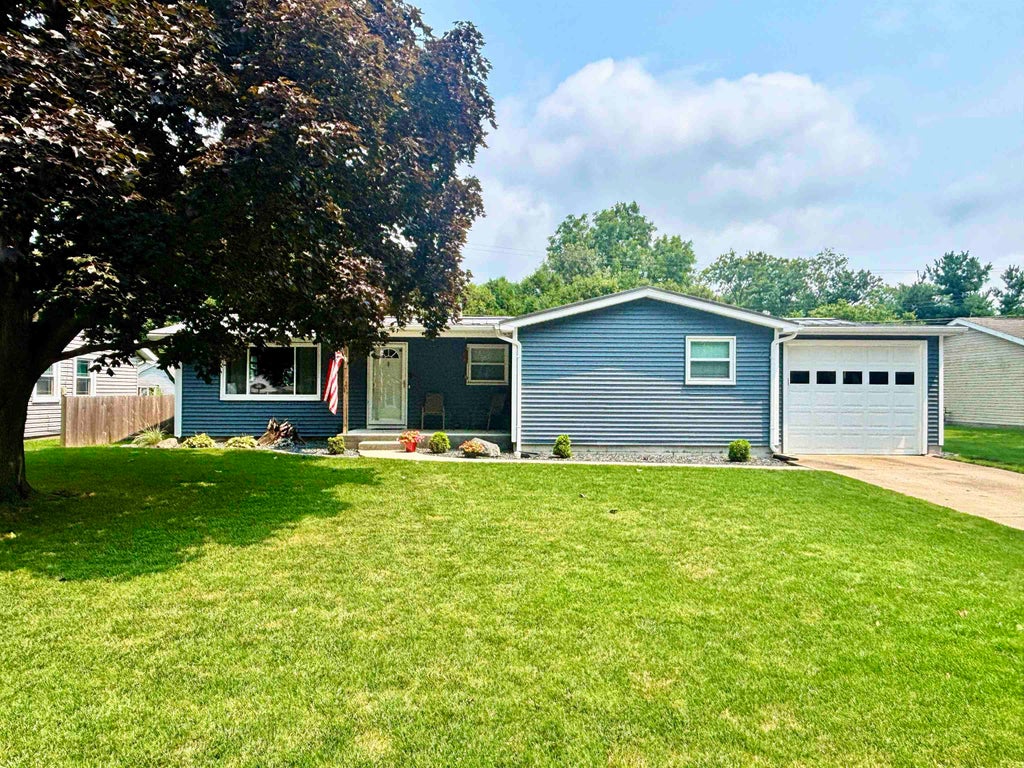 Photo of 755 N Locke Ct Court, Nappanee, IN 46550 (MLS # 202634874)