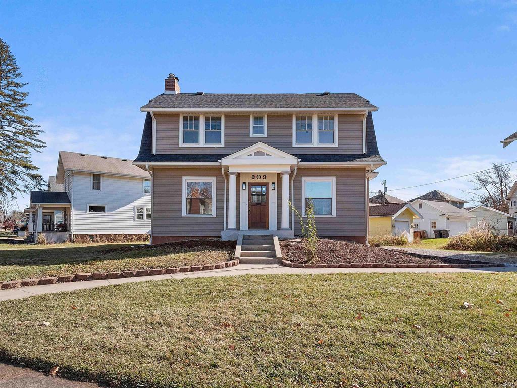 Photo of 309 N Seminole Circle, Fort Wayne, IN 46807 (MLS # 202547450)