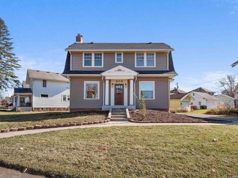 Photo of 309 N Seminole Circle, Fort Wayne, IN 46807 (MLS # 202547450)