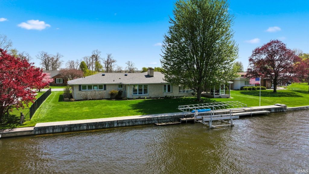 Photo of 31 Fairlane Drive, Warsaw, IN 46580 (MLS # 202614383)