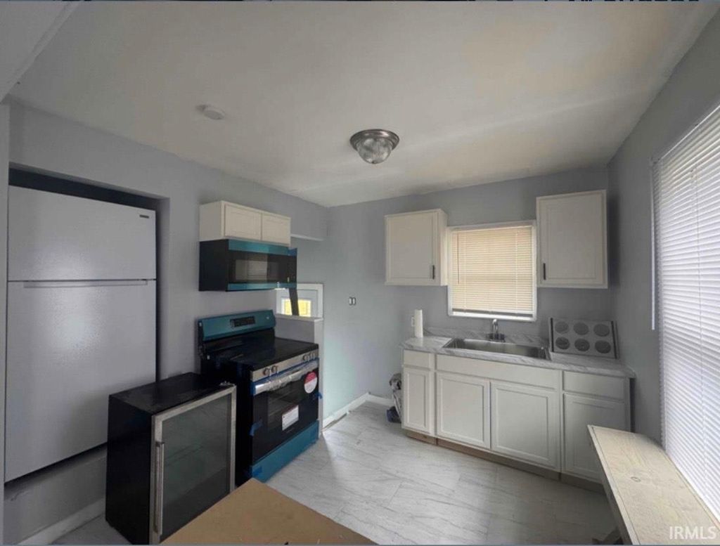 Photo of 1052 Covert Avenue, Evansville, IN 47714 (MLS # 202604307)