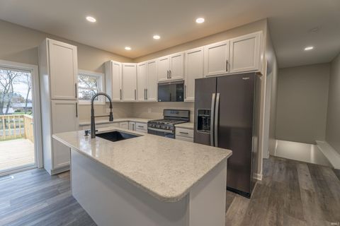 Tiny photo for 449 W Washington Street, Winamac, IN 46996 (MLS # 202539186)