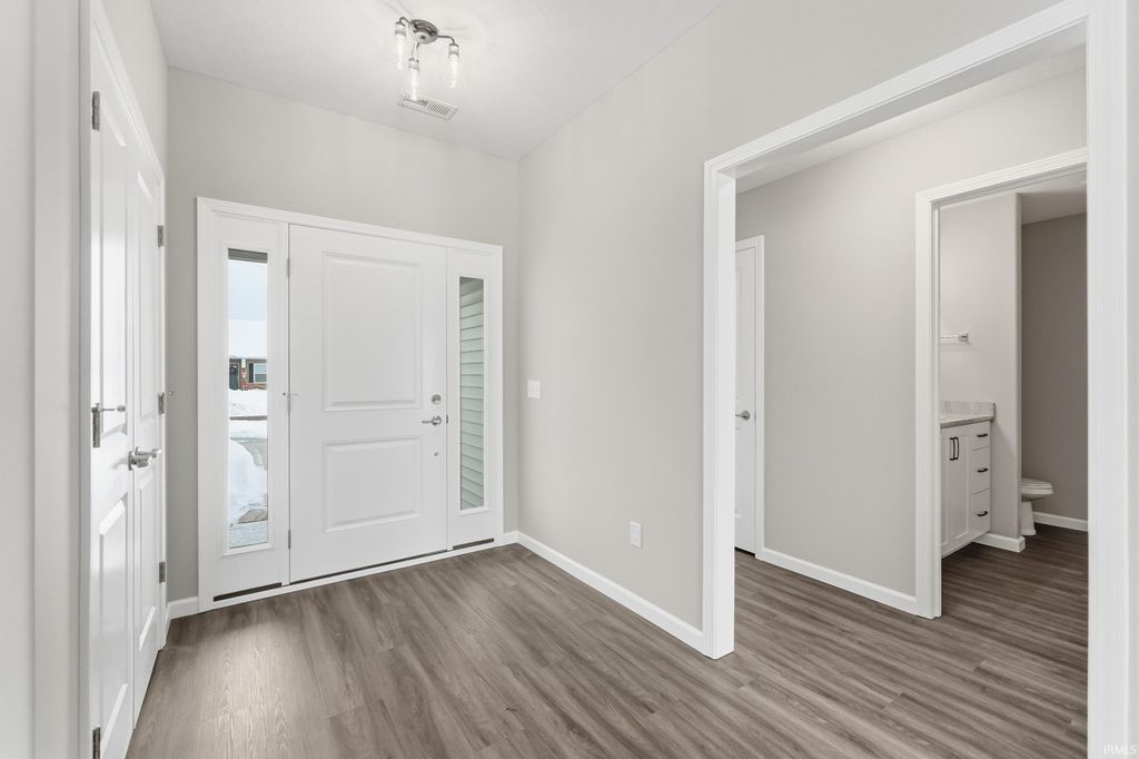 Photo of 4914 Whittlebury Drive, Fort Wayne, IN 46818 (MLS # 202548073)