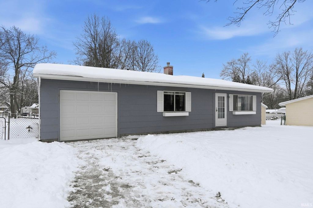 Photo of 2710 E Patterson Road, Warsaw, IN 46582 (MLS # 202548106)
