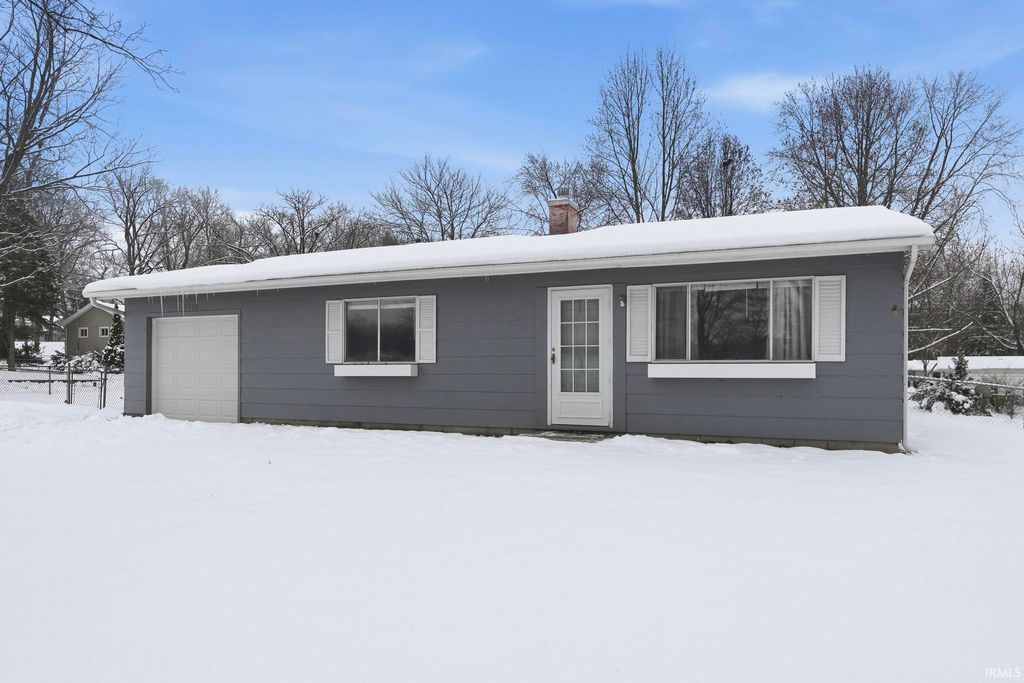 Photo of 2710 E Patterson Road, Warsaw, IN 46582 (MLS # 202548106)