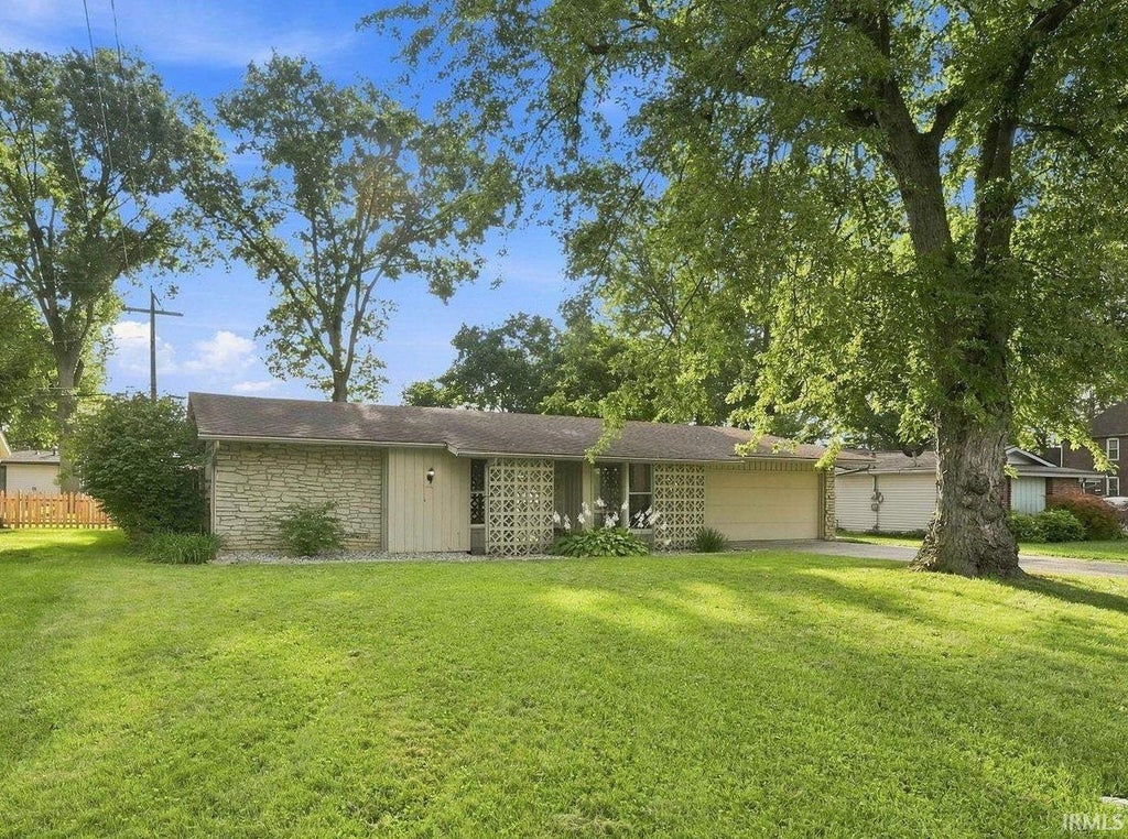 Photo of 616 Reed Road, Fort Wayne, IN 46815 (MLS # 202637072)