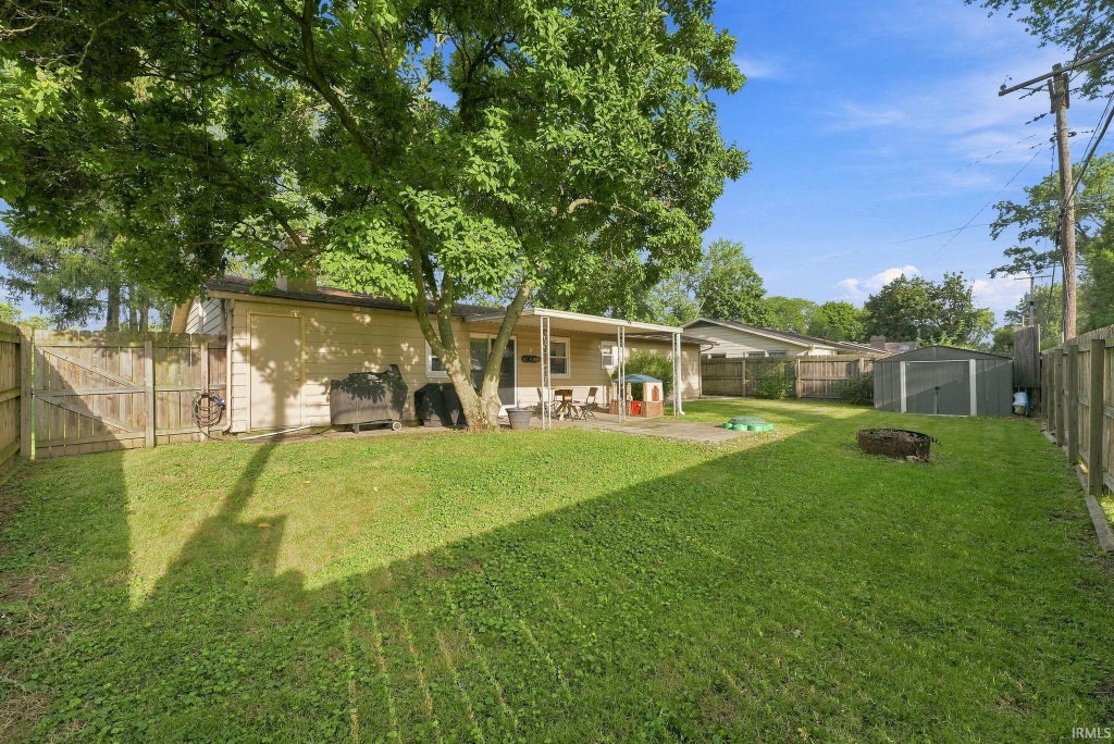 Photo of 616 Reed Road, Fort Wayne, IN 46815 (MLS # 202637072)