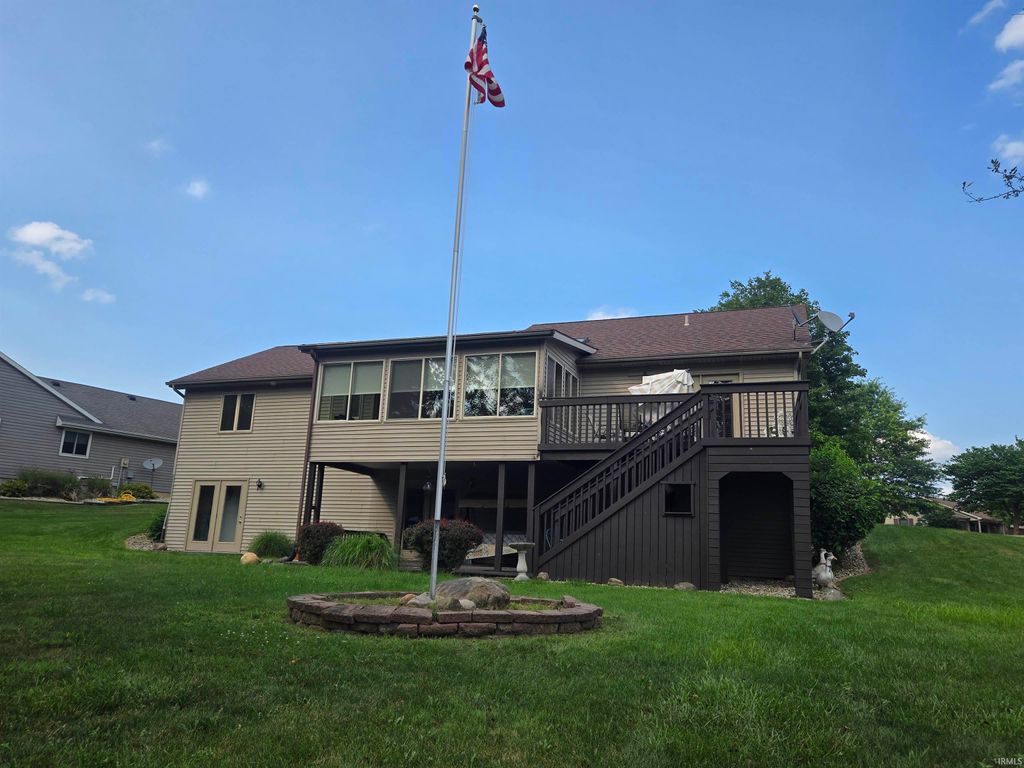 Photo of 509 N Shore Court, Columbia City, IN 46725 (MLS # 202629468)