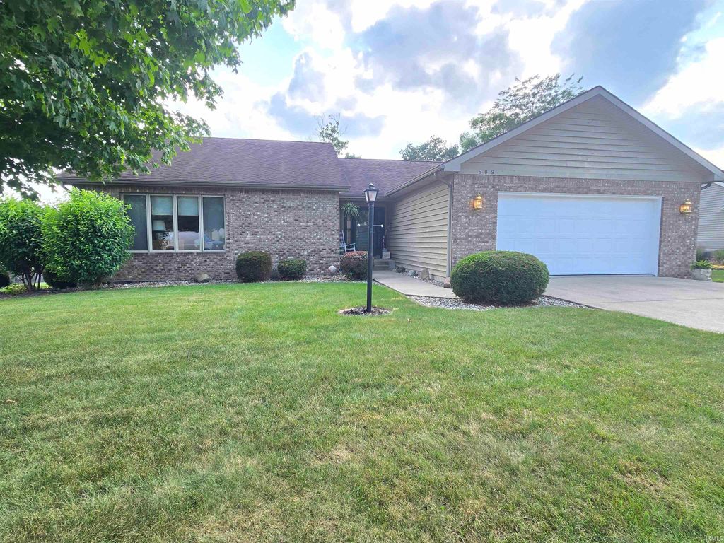 Photo of 509 N Shore Court, Columbia City, IN 46725 (MLS # 202629468)