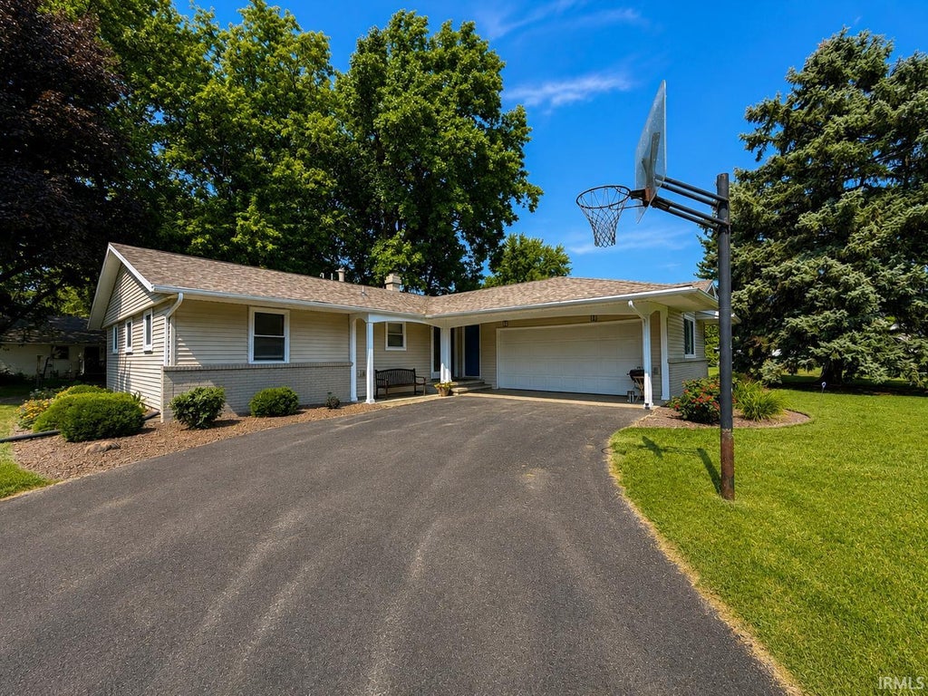 Photo of 518 S Plateau Trail, Monticello, IN 47960 (MLS # 202636159)