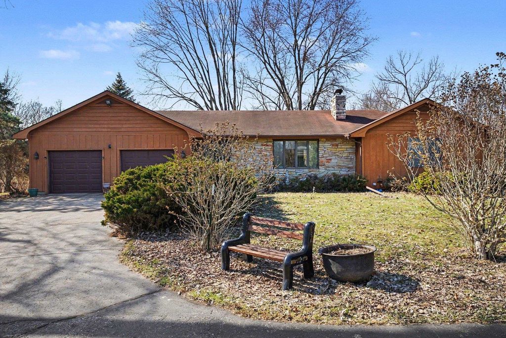 Photo of 50947 County Road 7 Road, Elkhart, IN 46514 (MLS # 202606898)