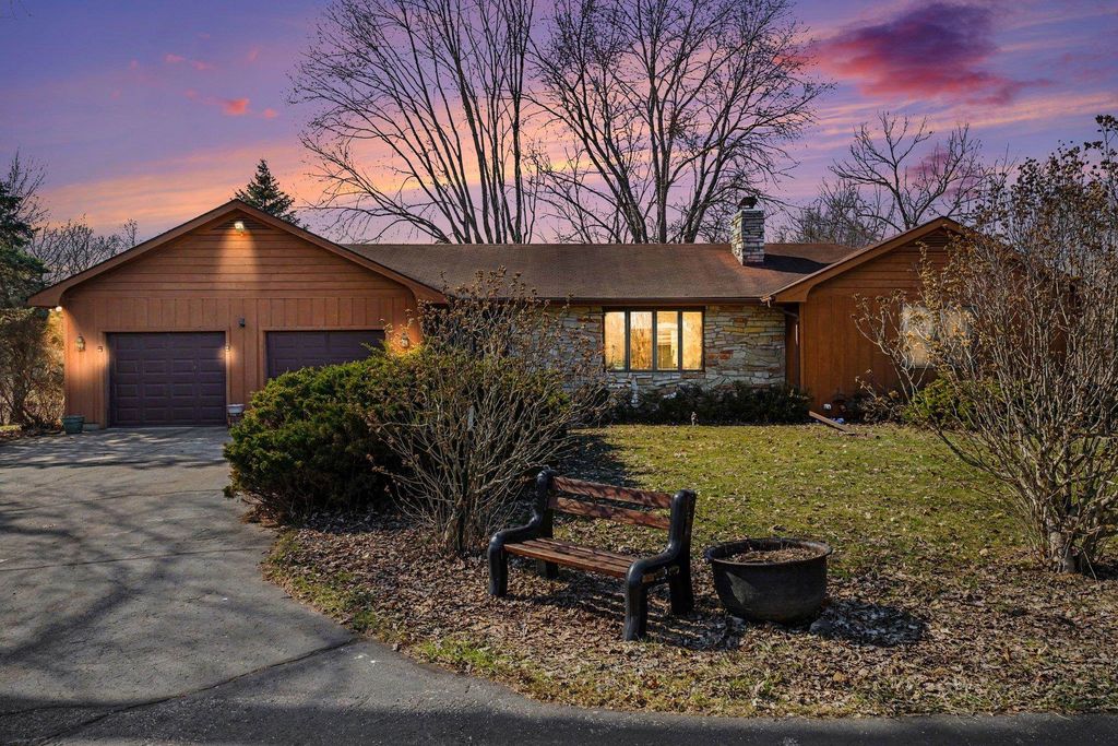 Photo of 50947 County Road 7 Road, Elkhart, IN 46514 (MLS # 202606898)