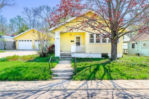 Photo of 1309 S Lincoln Street, Bloomington, IN 47401 (MLS # 202612205)