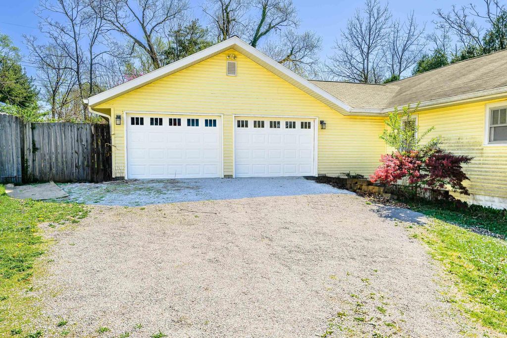 Photo of 1309 S Lincoln Street, Bloomington, IN 47401 (MLS # 202612205)