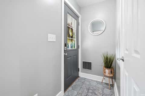 Tiny photo for 404 N Main Street, Syracuse, IN 46567 (MLS # 202630108)