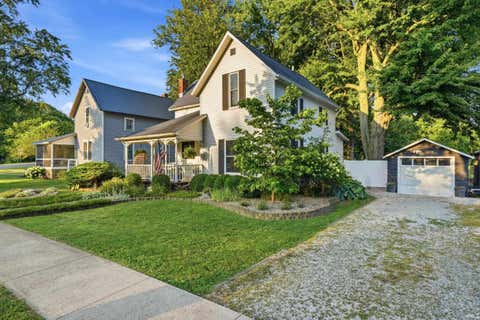 Tiny photo for 404 N Main Street, Syracuse, IN 46567 (MLS # 202630108)