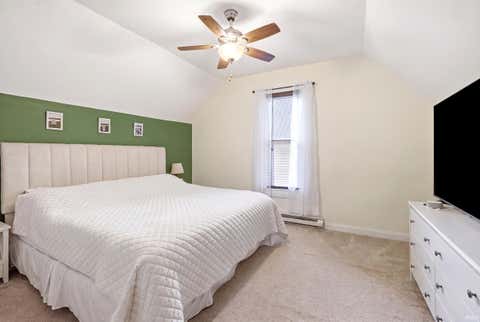 Tiny photo for 404 N Main Street, Syracuse, IN 46567 (MLS # 202630108)