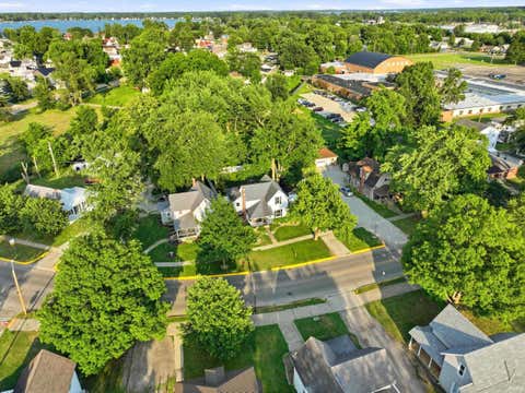 Tiny photo for 404 N Main Street, Syracuse, IN 46567 (MLS # 202630108)