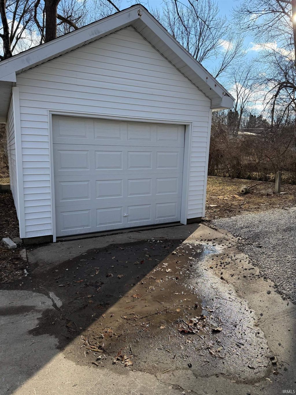 Photo of 811 W Kirkwood Avenue, Bloomington, IN 47404 (MLS # 202605630)