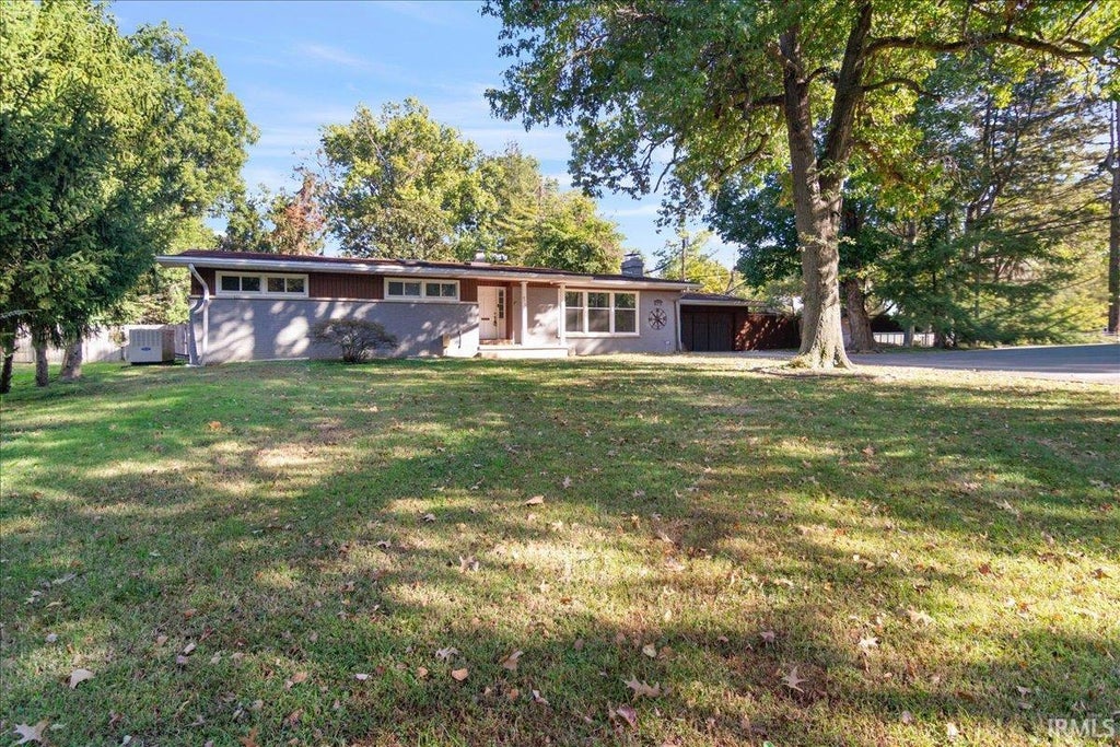 Photo of 672 Colony Road, Evansville, IN 47714 (MLS # 202644094)