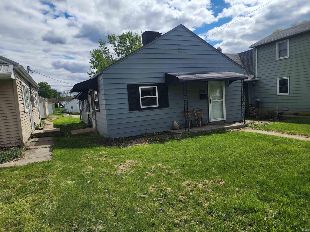 Photo of 2706 Charlotte Avenue, Fort Wayne, IN 46805 (MLS # 202608124)