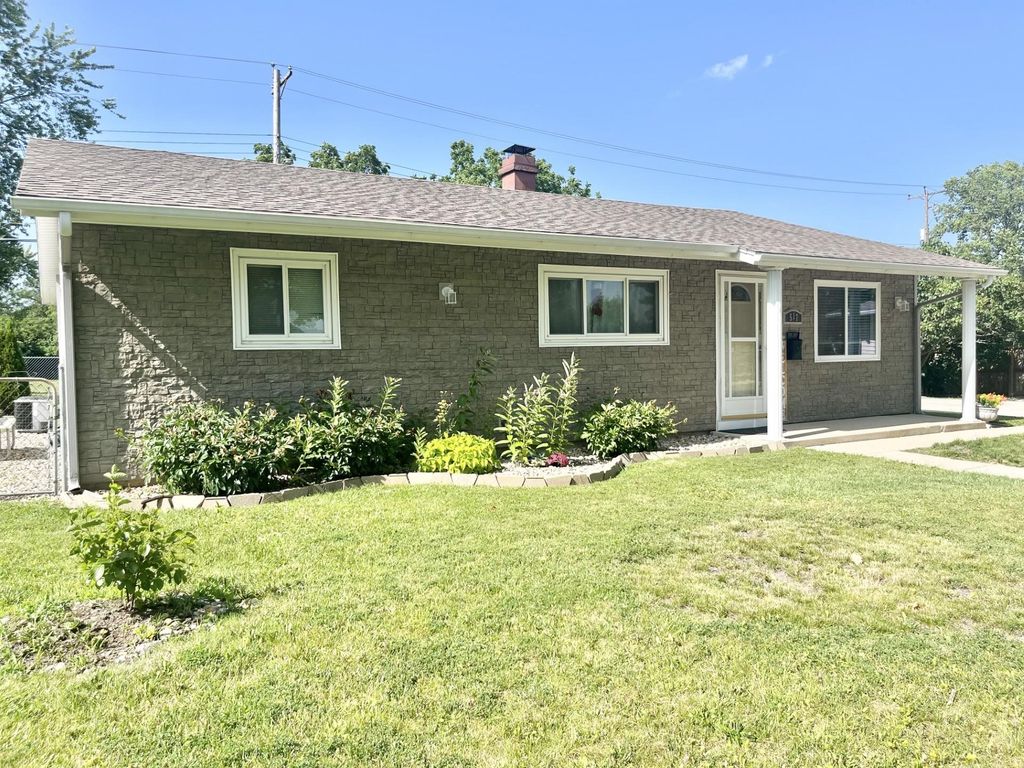 Photo of 517 N Camden Drive, Fort Wayne, IN 46825 (MLS # 202626624)
