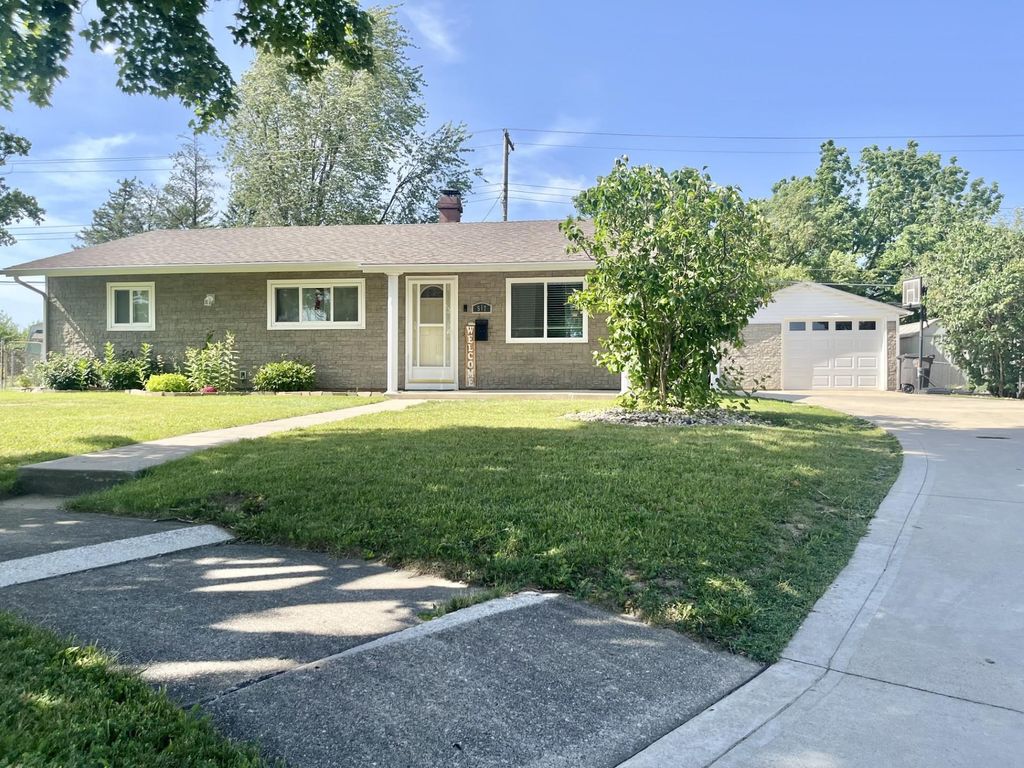 Photo of 517 N Camden Drive, Fort Wayne, IN 46825 (MLS # 202626624)