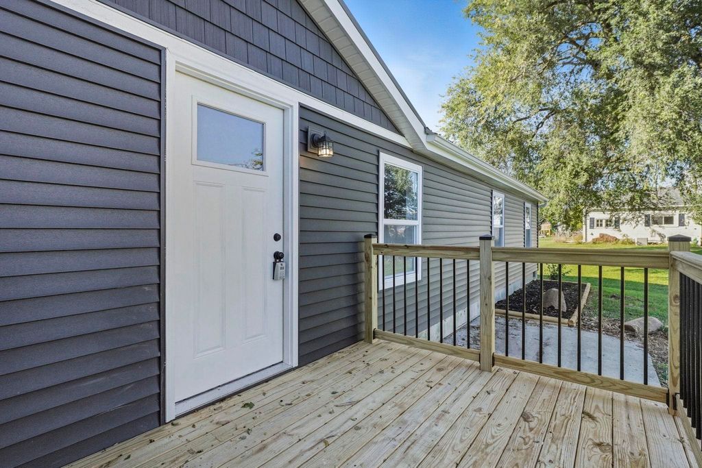 Photo of 406 W Lincoln Street, Ashley, IN 46705 (MLS # 202540898)