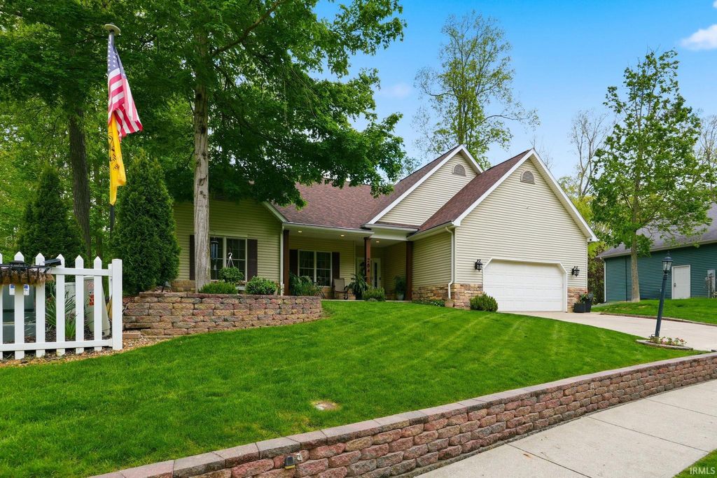 Photo of 284 S Cross Creek Way Way, Columbia City, IN 46725 (MLS # 202618646)