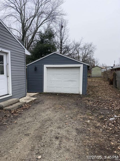Tiny photo for 1009 E Spraker Street, Kokomo, IN 46901 (MLS # 202549793)